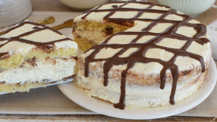 gâteau à la crème chantilly