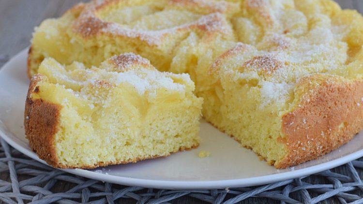 gâteau au yaourt, ananas et noix de coco 
