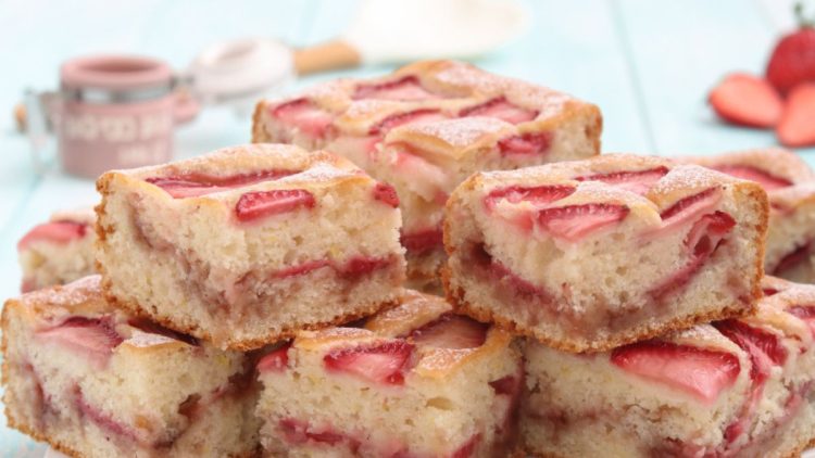 gâteau moelleux au yaourt et fraises