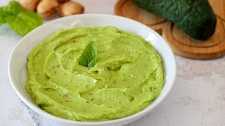 pesto à l’avocat et aux amandes