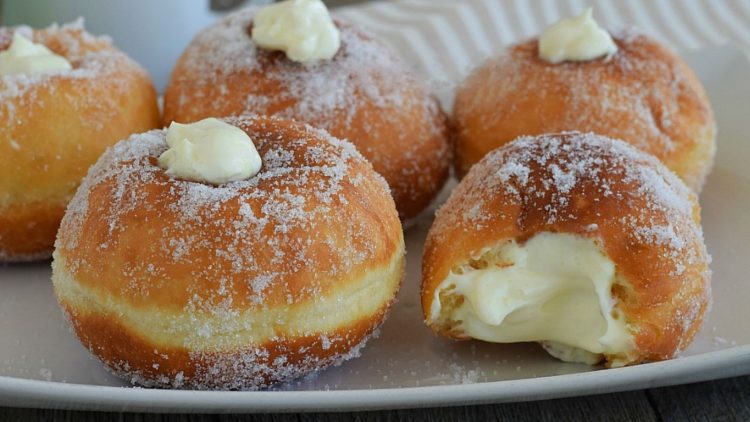 Beignets à la crème diplomate italienne