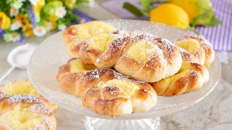 brioche tressée à la crème pâtissière