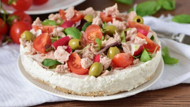 Cheesecake salé au thon et olives