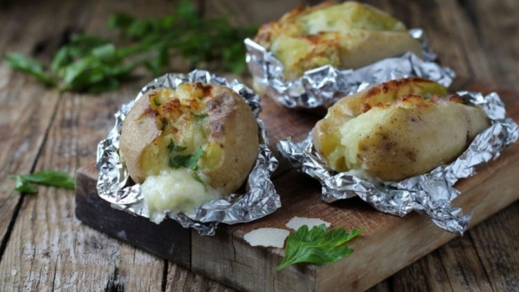Comment faire des pommes de terre en papillote au four