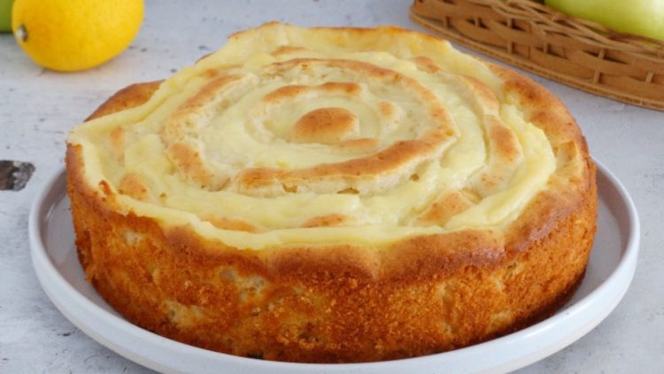 gâteau aux pommes et à la crème