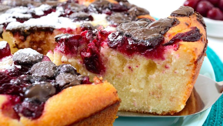 gâteau ultra moelleux au yaourt et à la confiture