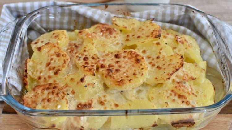 Pommes de terre au lait au four