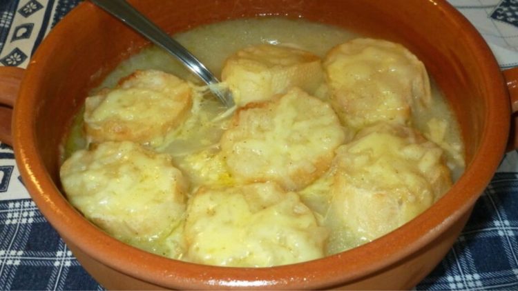 soupe à l'oignon grand-mère