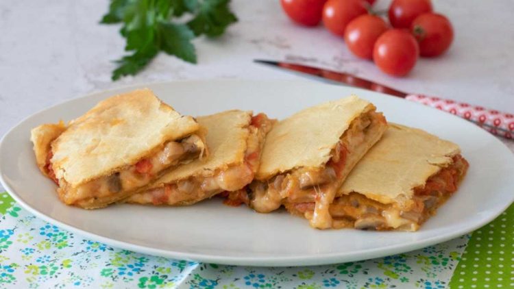 Feuilleté aux champignons tomate et mozzarella