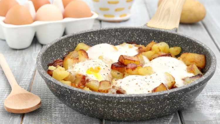 Poêlée de pommes de terre aux œufs