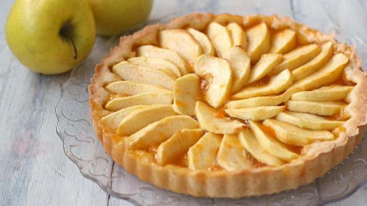 Tarte aux pommes et confiture