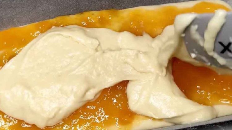 gâteau au yaourt et à la confiture