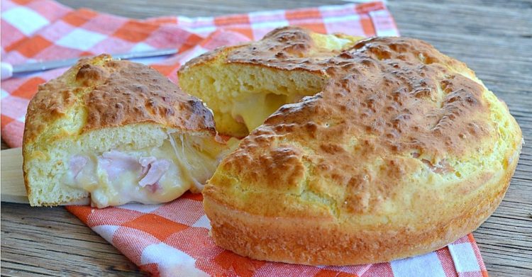 Gâteau salé au yaourt avec jambon et mozzarella