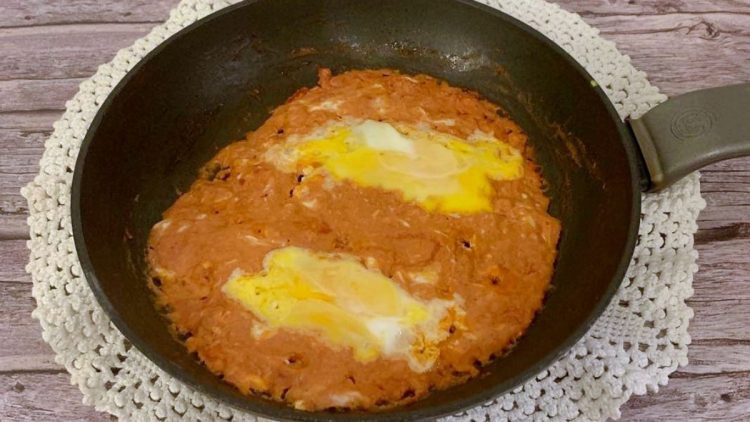 œufs en sauce tomate