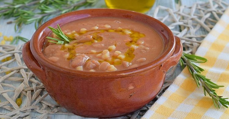Soupe crémeuse aux haricots et pâtes