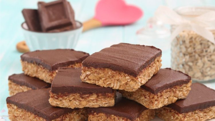 barres sans cuisson au beurre de cacahuètes