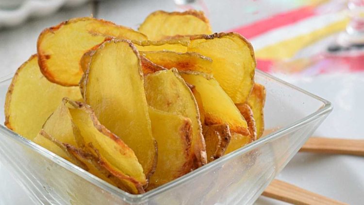 Chips de pommes de terre au four maison