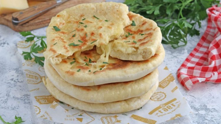 pain au fromage à la poêle sans yaourt