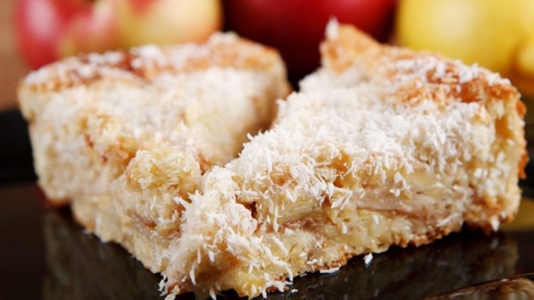 Gâteau aux pommes et à la noix de coco