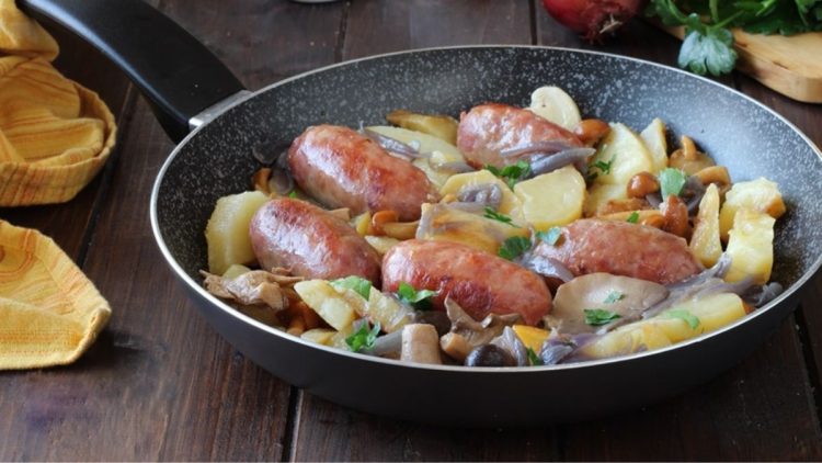 Saucisse aux pommes de terre et champignons