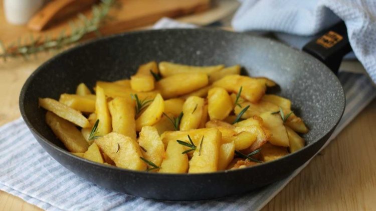 Pommes de terre au vin blanc à la poêle