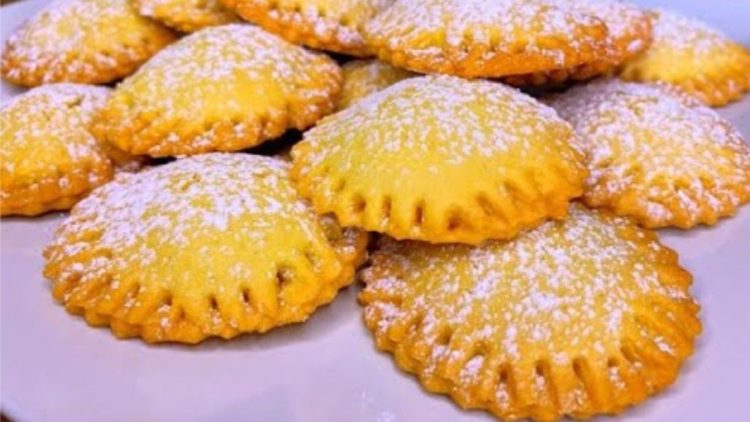 sablés fourrés à la confiture de fraises