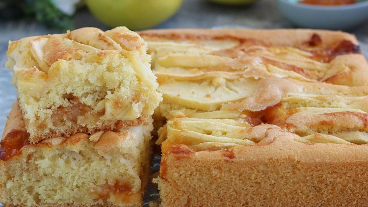 Gâteau aux pommes et à la confiture