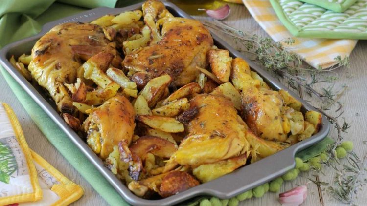 Poulet rôti aux pommes de terre au four