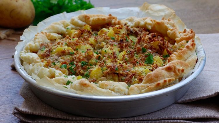 Tarte salée au thon et pommes de terre