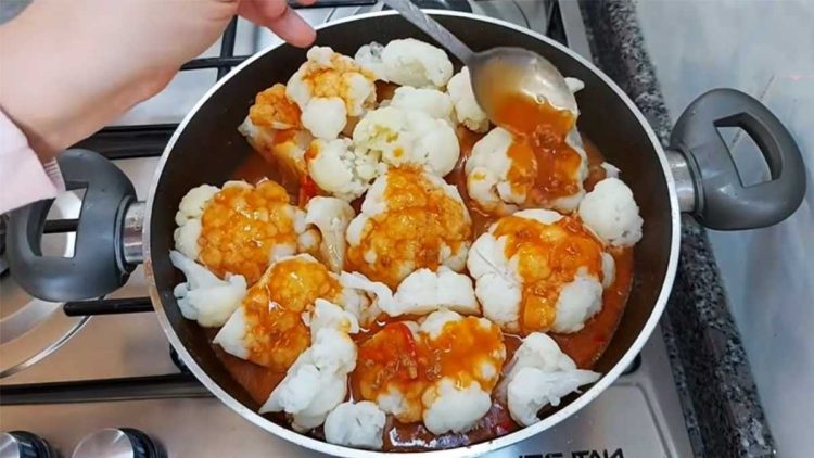 Poêlée de chou-fleur en sauce tomate