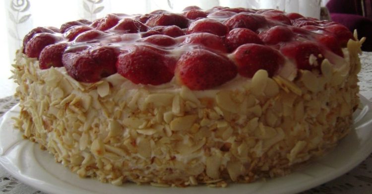 Gâteau aux fraises et amandes