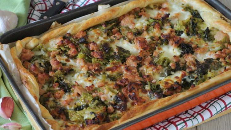 Tarte salée à la saucisse