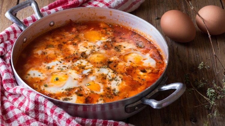 Œufs à la sauce tomate