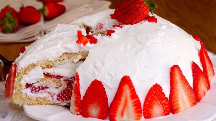 Charlotte aux fraises sans cuisson