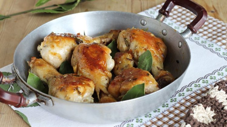 Cuisses de poulet rôties à la poêle succulent et délicieux