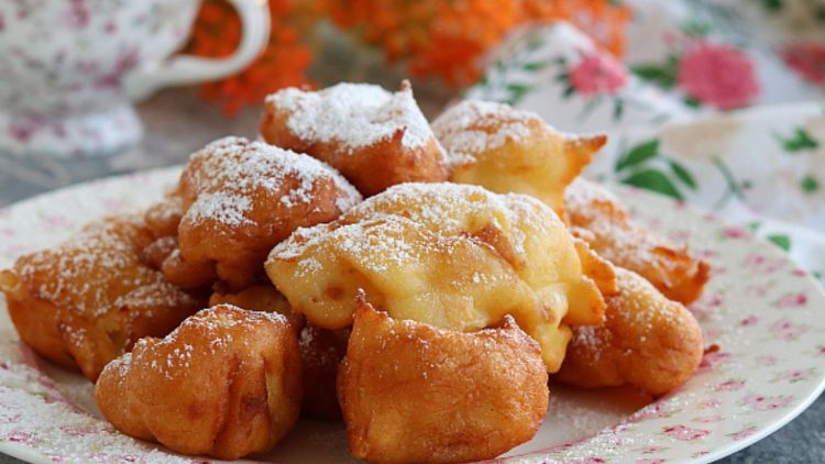 petits beignets à la ricotta et aux pommes