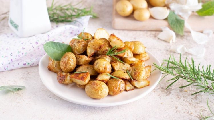 Pommes de terre nouvelles au romarin au four