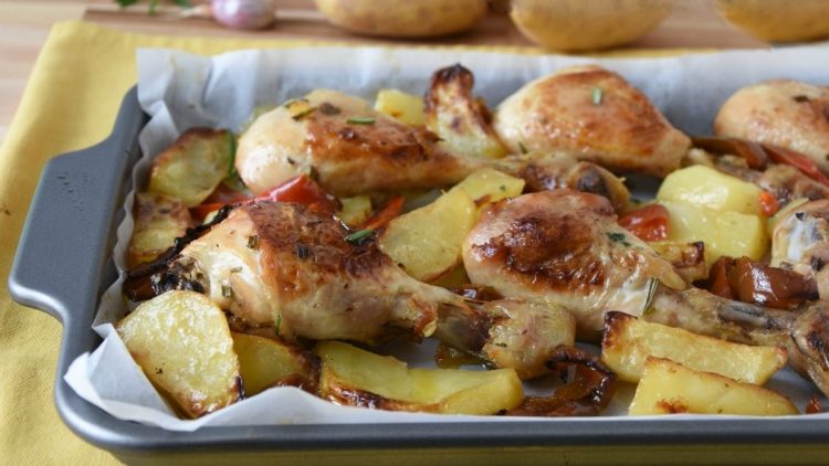 Pilons de poulet et pommes de terre au four