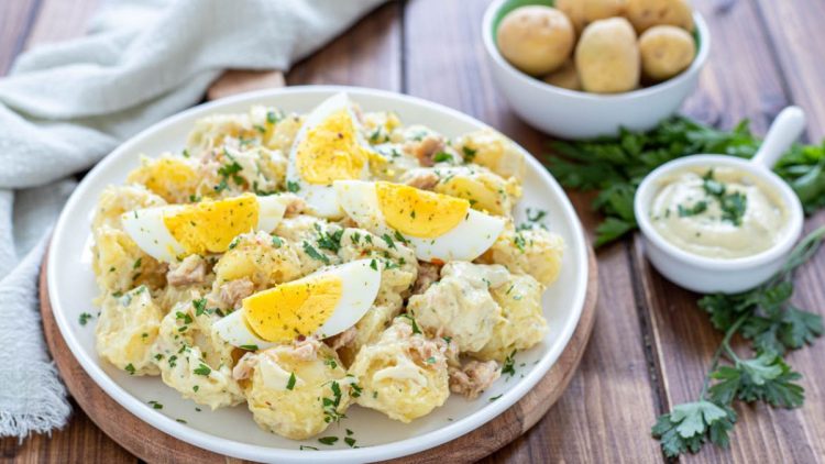 pommes de terre au thon et aux œufs durs