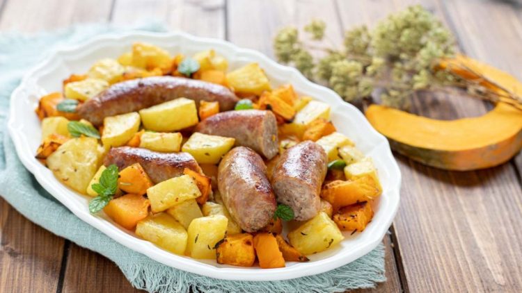 pommes de terre potimarron et saucisses au four