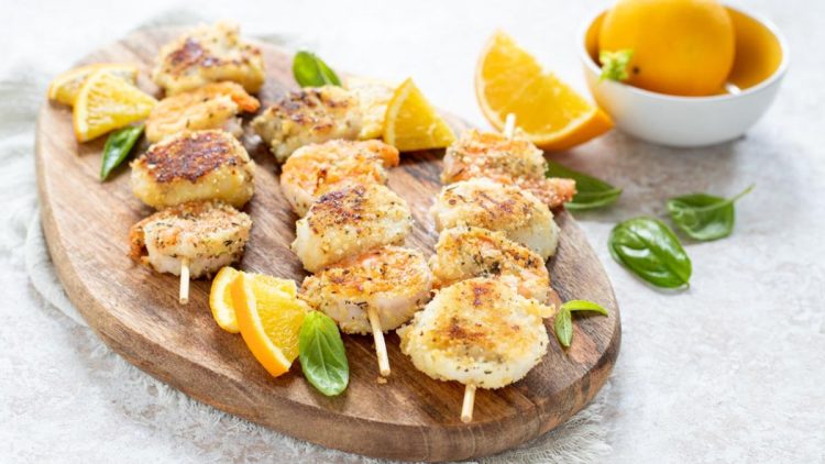 brochettes de crevettes et pétoncles