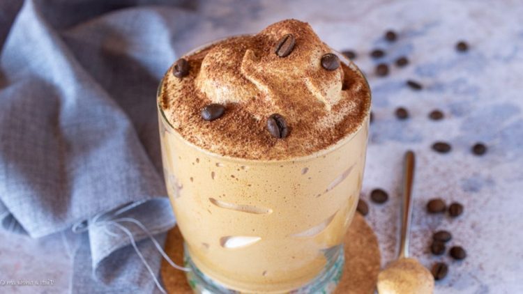 Mousse glacée au café à l'italienne