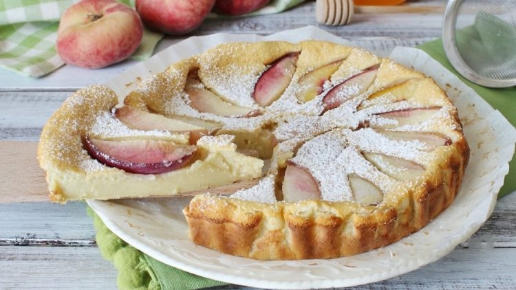 Clafoutis aux pêches et yaourt grec