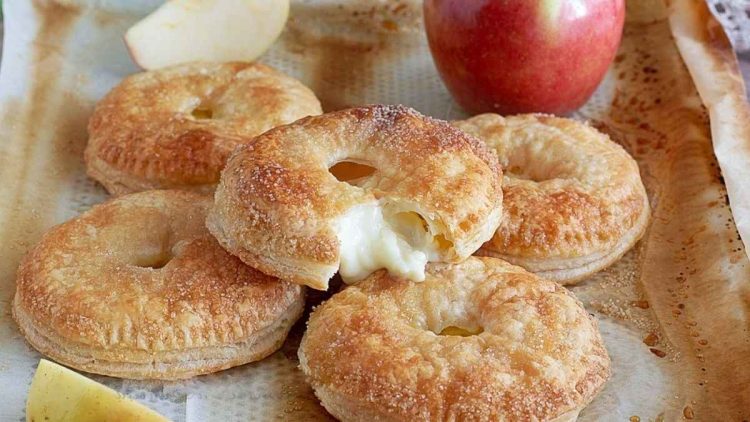 Beignets aux pommes et crème pâtissière