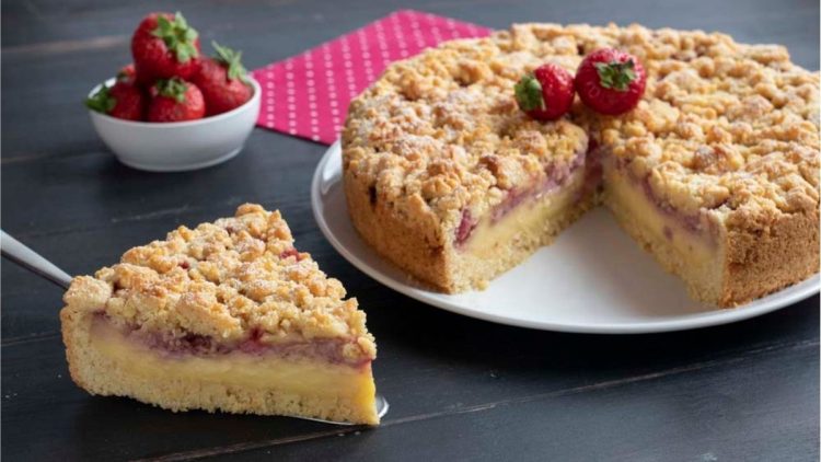 Tarte façon crumble à la crème et fraises