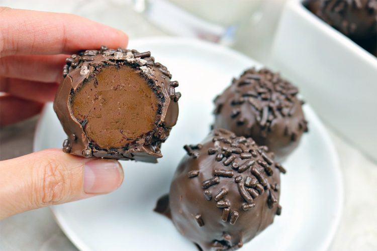 Bombes à café glacé enrobées de chocolat