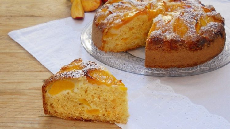 gâteau moelleux aux pêches facile