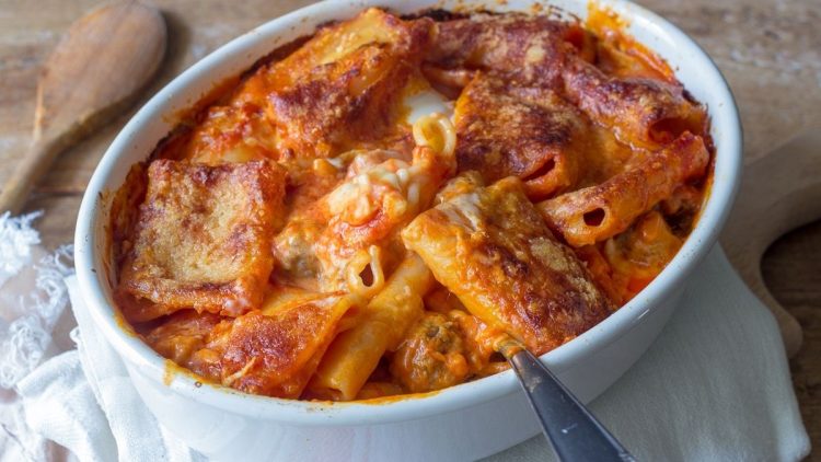 Gratin de pâtes à la béchamel au four