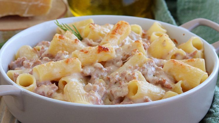 gratin de pâtes aux saucisses