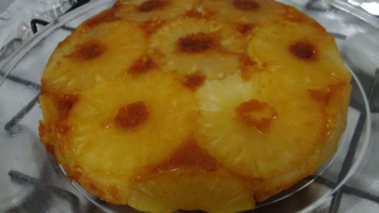 gâteau au yaourt à l'ananas caramélisé